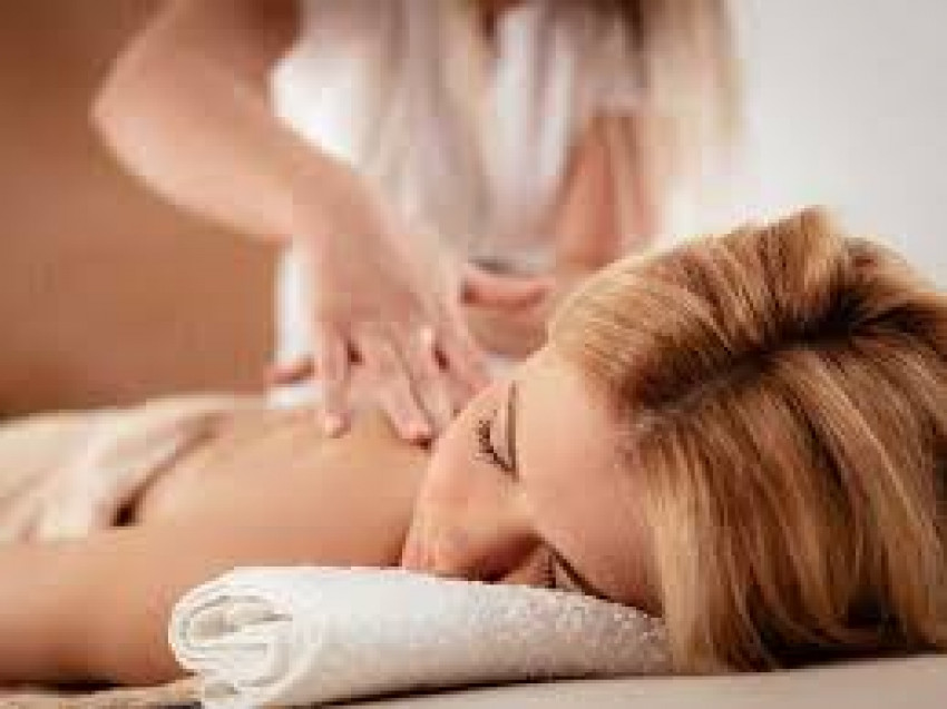 What Is Hot Stone Massage Therapy?