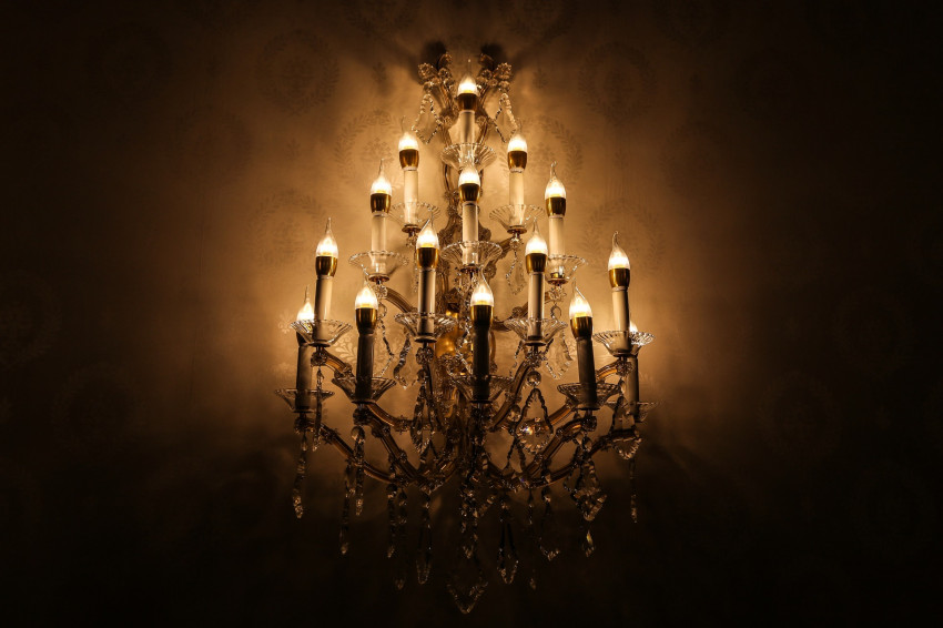 How to select & purchase the best chandelier lights online in India?
