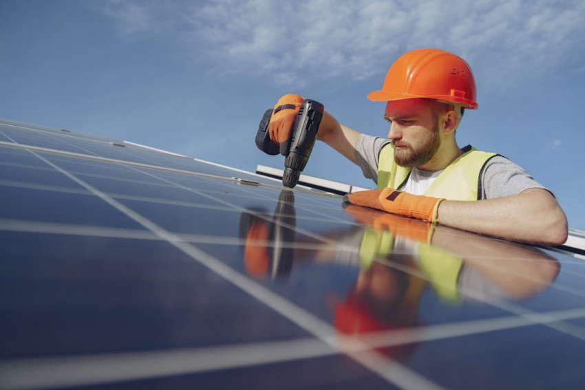 Installing The Best Tier 1 Premium Solar Panels For A Commercial Unit