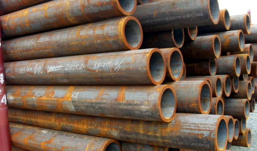 What are the uses of seamless steel pipes?