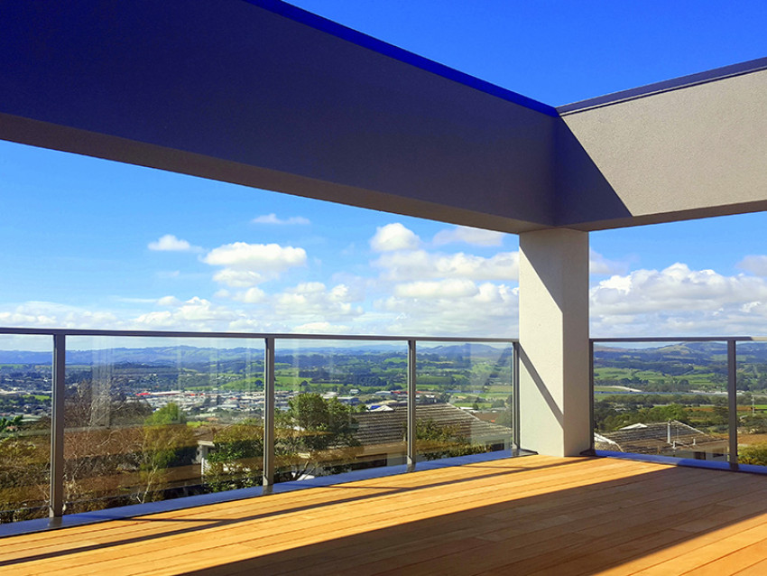 Top 6 benefits of glass balustrades