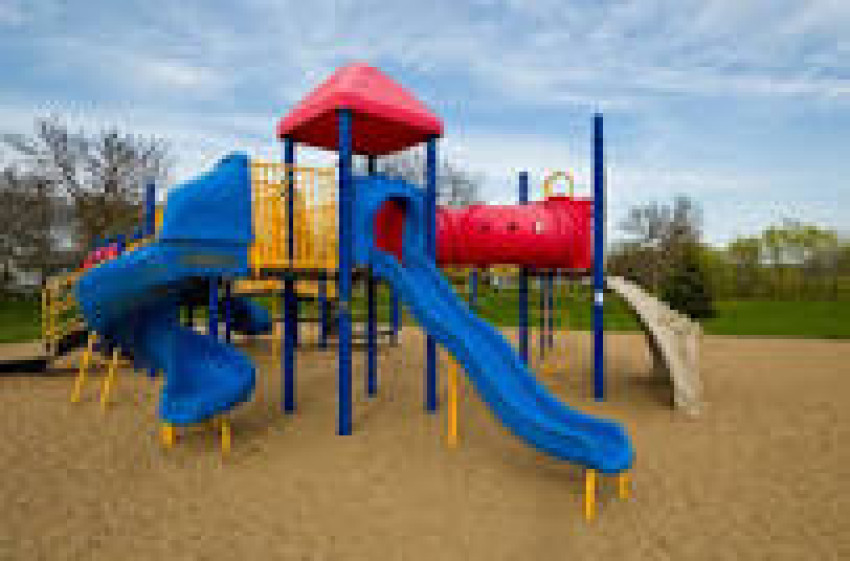 What are the Factors to Consider When Choosing Playground Equipment?
