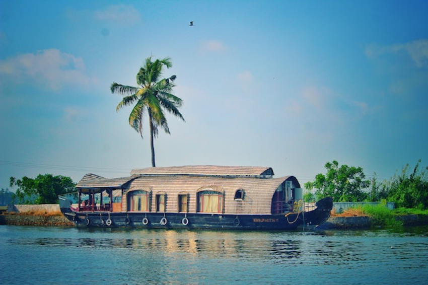 Kerala Houseboats: Navigating Tranquility Through Enchanting Kerala Houseboat Packages