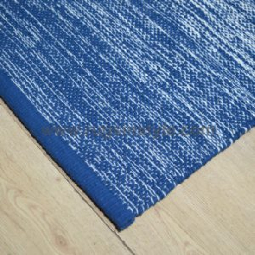 Use Hand Woven Bath Rugs To Prevent Shower Puddles