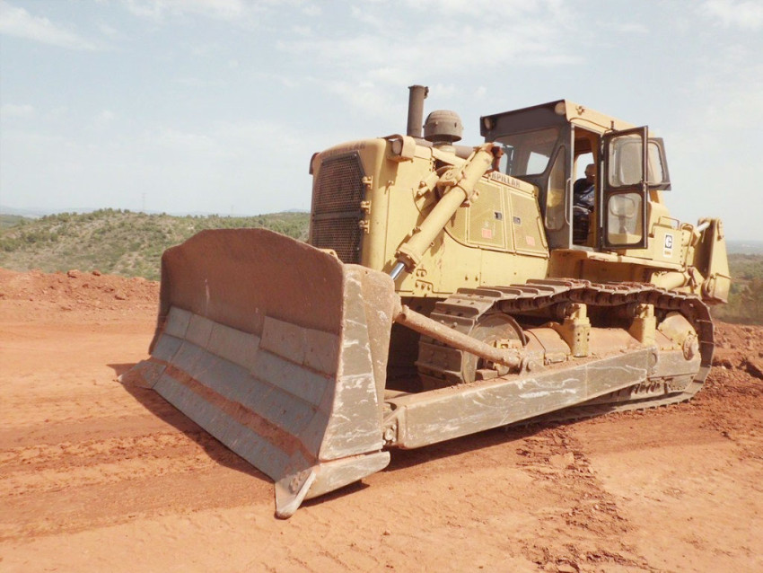 What Features Make Flamsteed Equipment's D9T Dozer Stand Out in the Market?