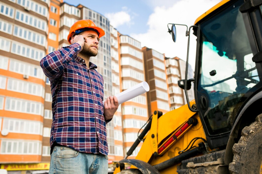 What is the difference between demolition and selective demolition?