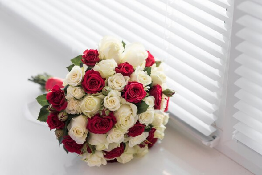 Why Should You Purchase a Wooden Rose Bouquet?