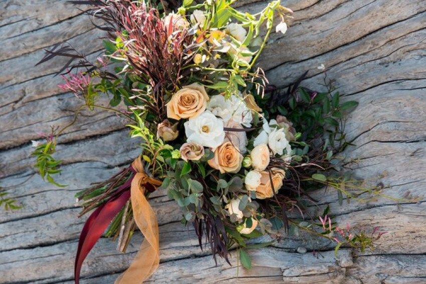 How To Choose the Perfect Wood Flower Corsage?
