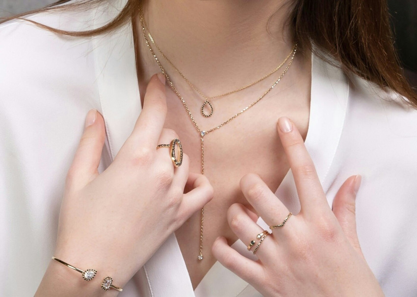 Jewelry Allergies Unveiled: A Guide to Skin-Friendly Selections