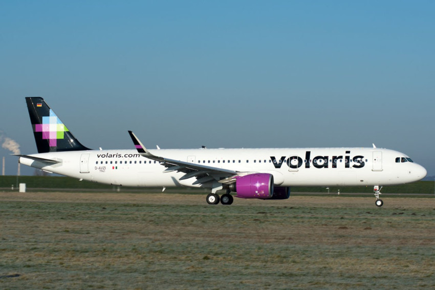 How do you change the name on a Volaris ticket?