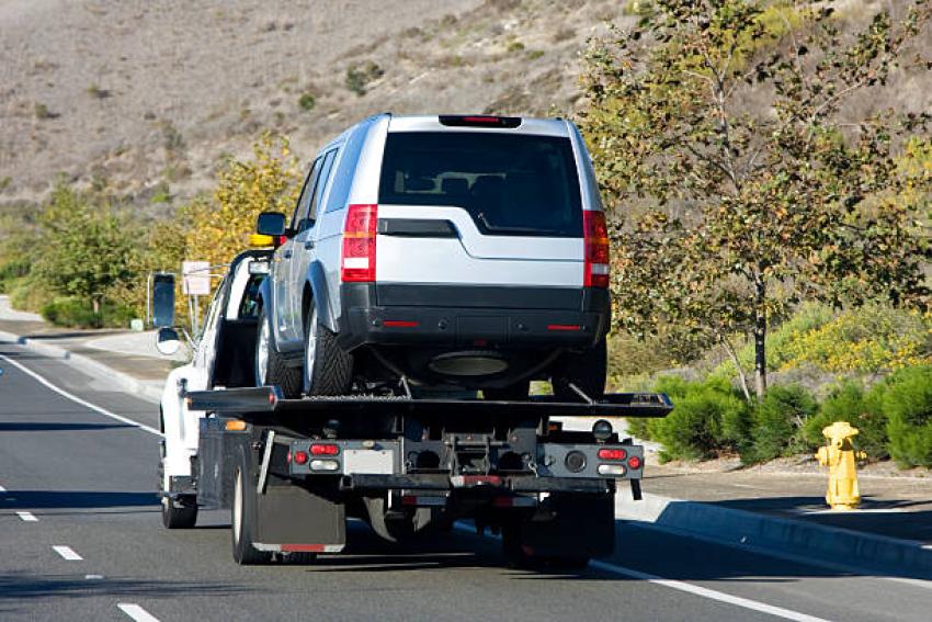 How Does Roadside Assistance Save You in Emergency Situations?