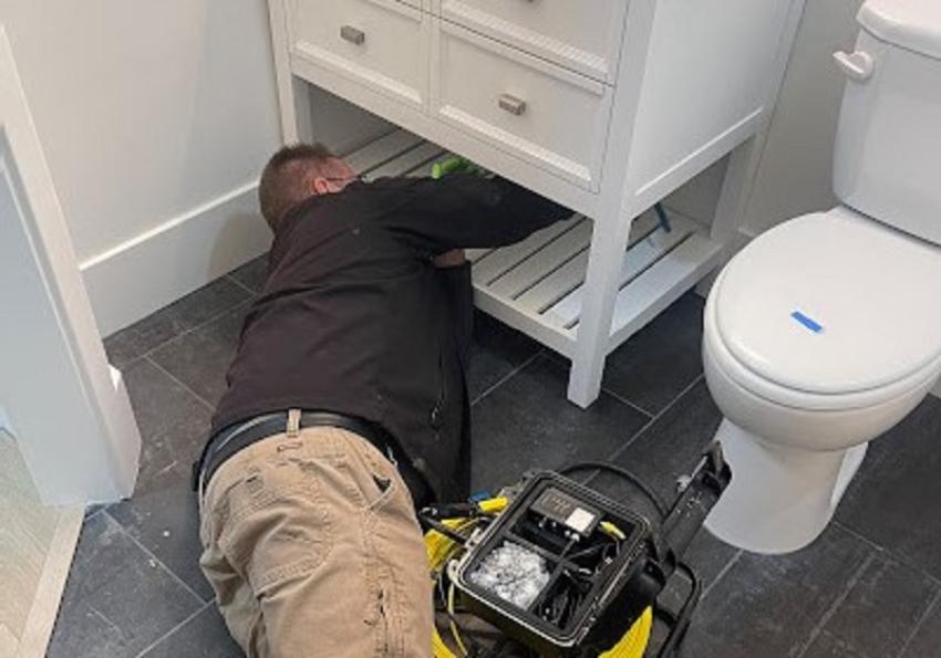 How a Plumber Fix Water Pressure Issues in Multiple Showers Simultaneously?