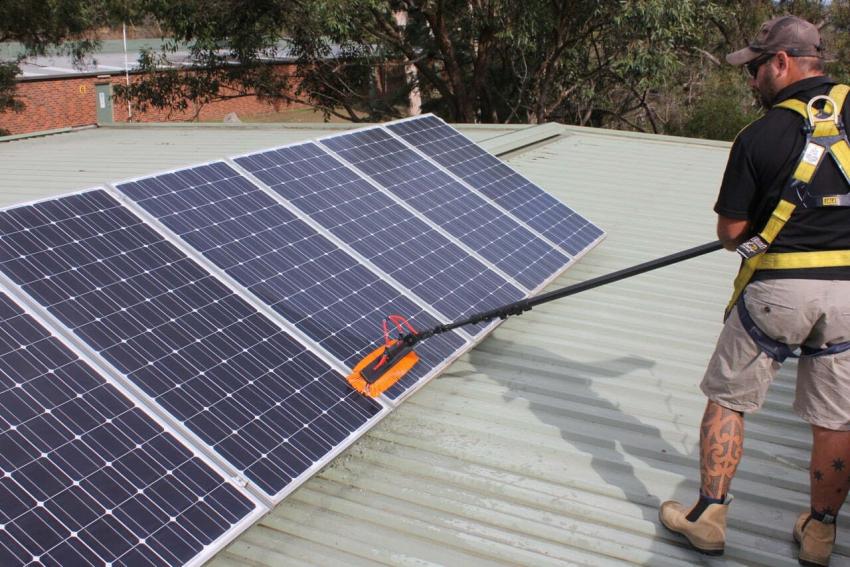 Professional Solar Panel Cleaning: Boosting Efficiency and Savings