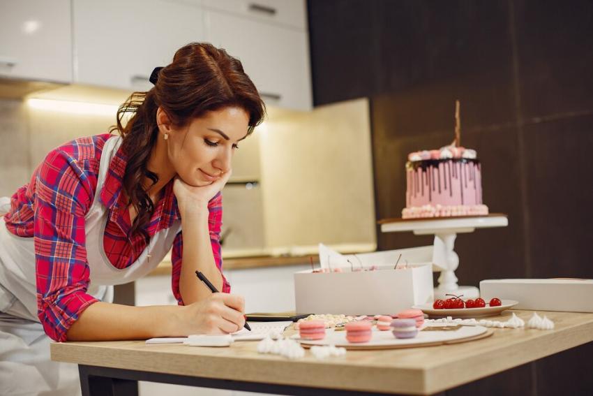 How to Start a Home-Based Cake Business