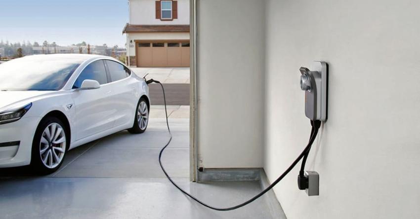 What Role Do EV Charging Station Services Play in Fleet Management?