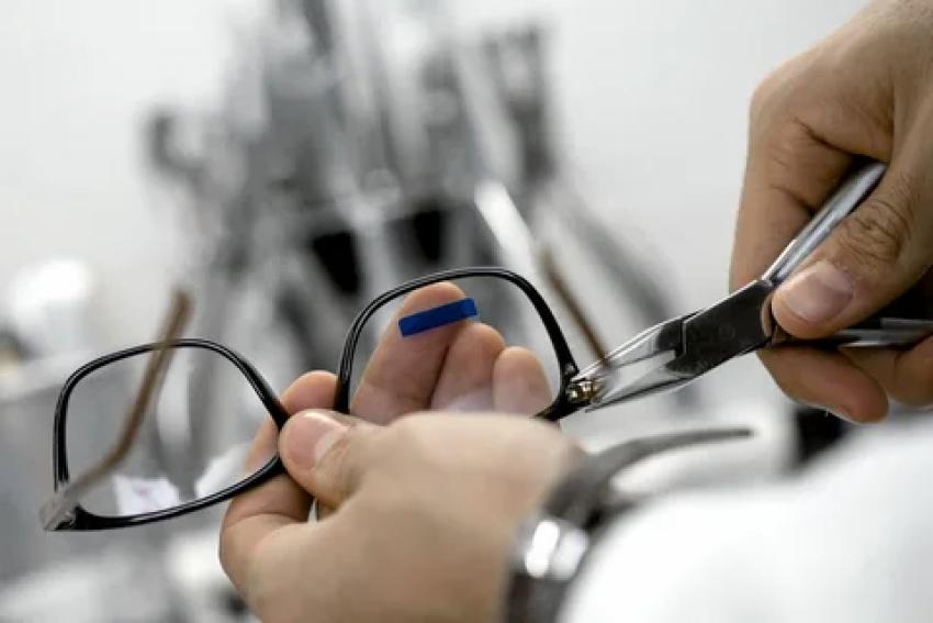 Lost a Screw? Here’s What Eyeglass Repair Experts Advise