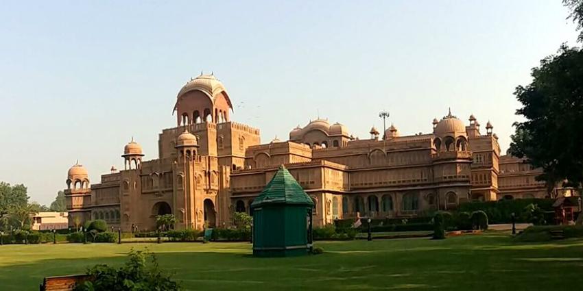 Visit India with Attractive Tourist destinations