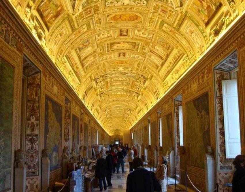 Dive into Vatican Wonders with Guided Tours!