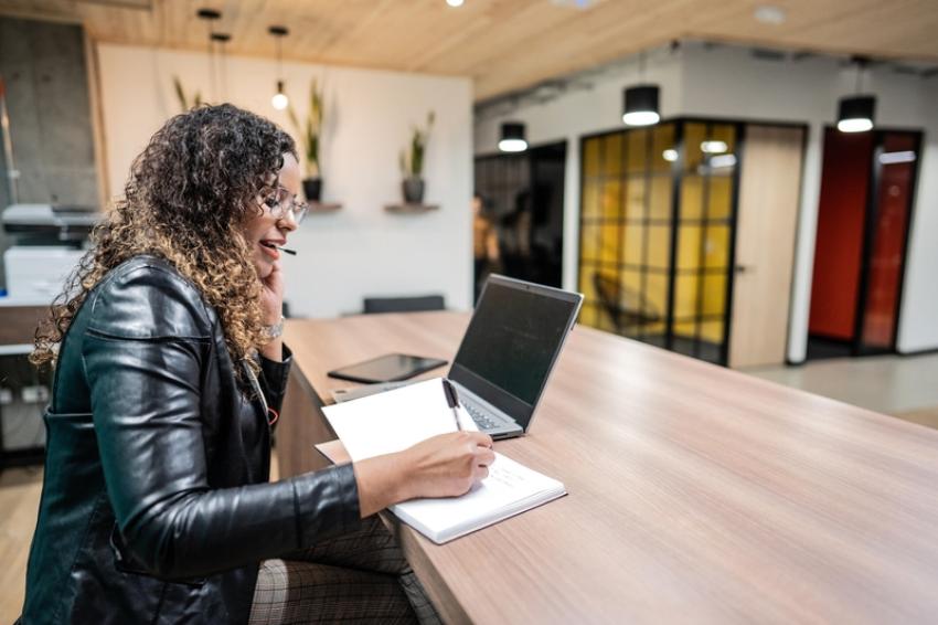 How Virtual Receptionist Services Australia Enhance Remote Work