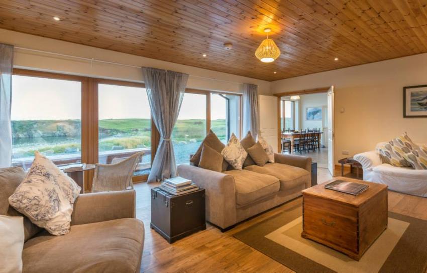 Plan Your Stay: Beach Accommodation Across Ireland’s Coast