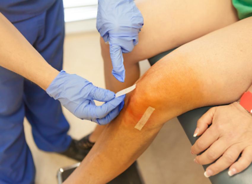 What Should You Look for in an ACL Injury Specialist in Khar West?