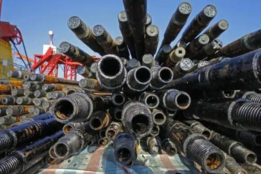 Applications of drill pipe in oil exploration and development
