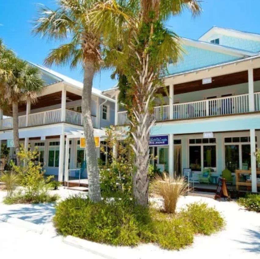 Why Anna Maria Island Luxury Accommodations Are Perfect for Beachfront Family Getaways?