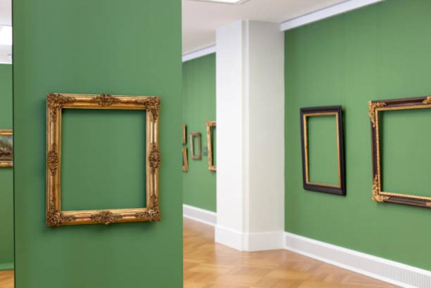 Can Custom Framing Services Save Your Precious Photos from Fading?