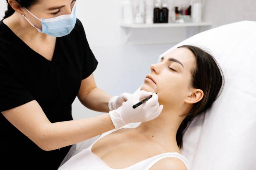 How a Certified Cosmetic Surgeon Treats Melisma?