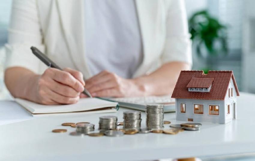 How Can a Real Estate Consultant Help You Understand Market Trends?