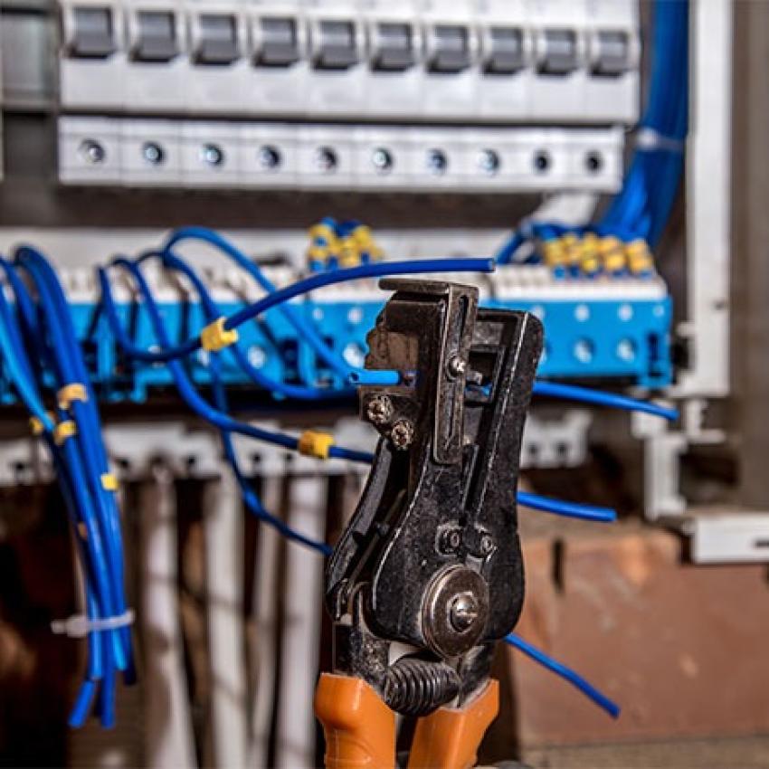 8 Signs Your Home Needs a Handyman Before It’s Too Late