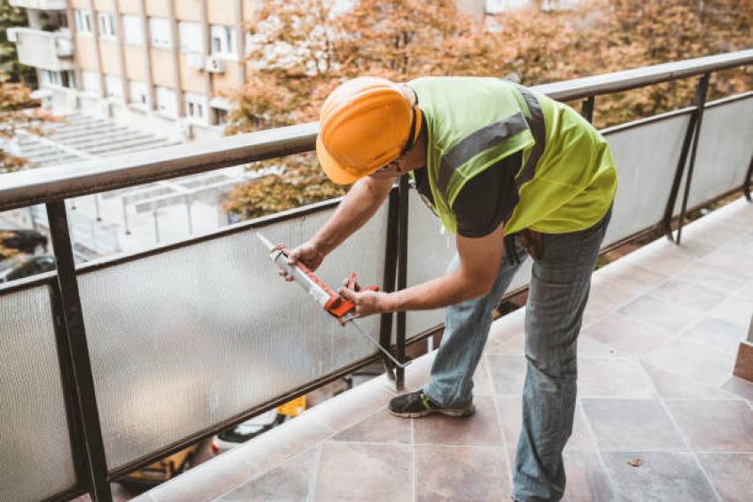 What Are the Latest Styles in Bathroom Glass Installation This Year?