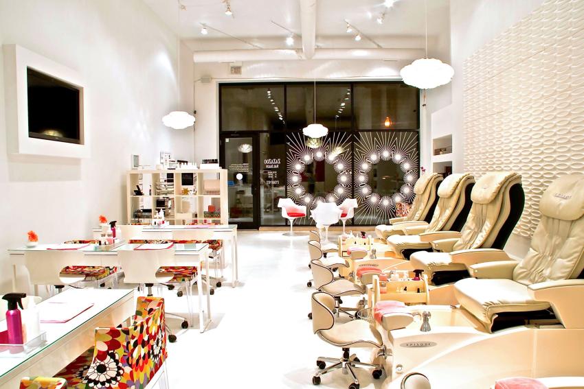 What Should You Expect on Your First Visit to a Professional Nail Salon?