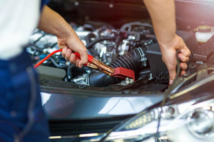 How Mobile Auto Repair Helps with Hybrid & Electric Vehicle Issues