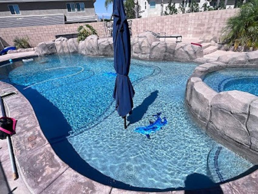 How Swimming Pool Cleaners Keep Your Water Sparkling
