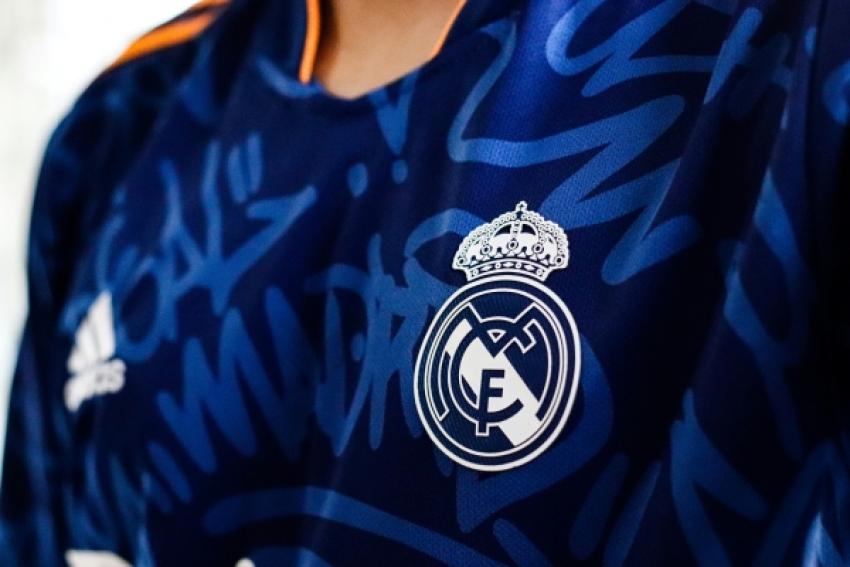 Why Must the Real Madrid Shirt Be Tight on the Player's Body?