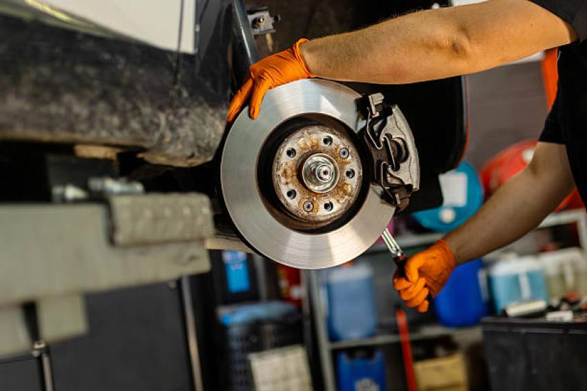 How Auto Brake Repair Restores Smooth Stopping Power