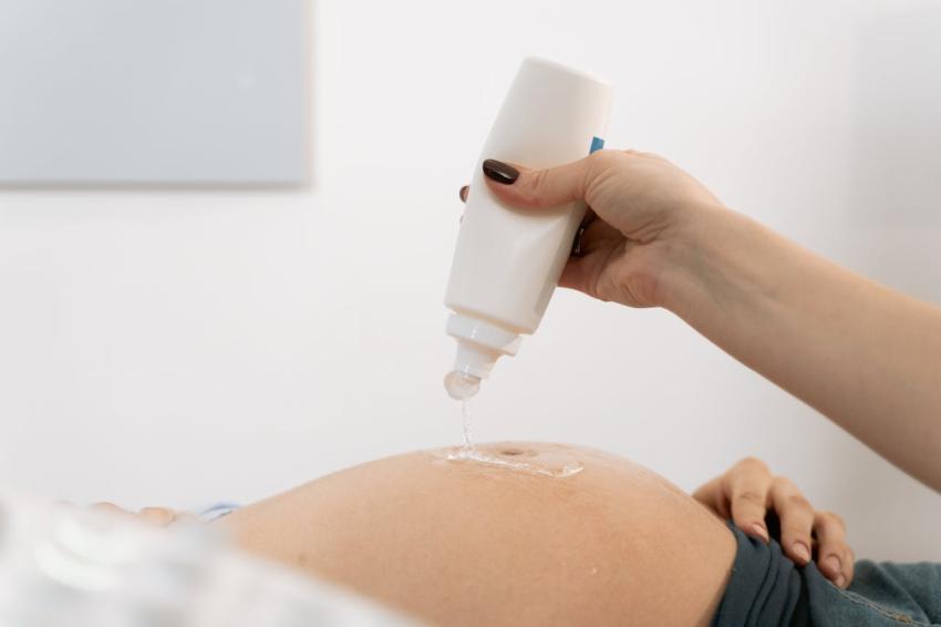 Laparoscopic Surgeon in Noida: Common Conditions Treated Before IVF