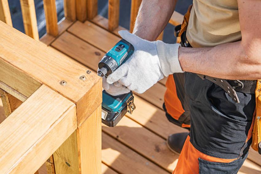 How Can Deck Building Services Improve Outdoor Safety?