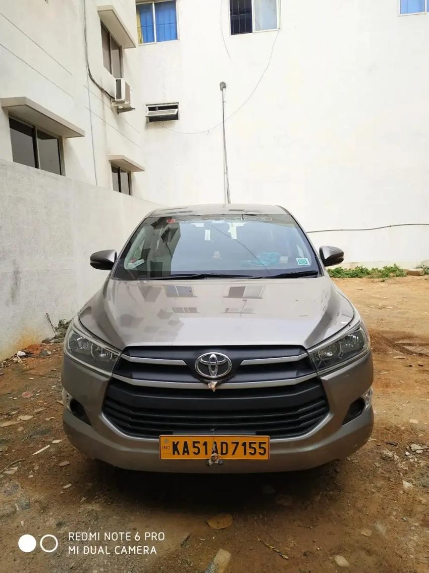 Innova Crysta Rent in Bangalore vs Sedan Taxi – Which Is Better?