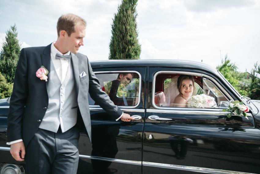 Event Car Tips: Choosing Reliable Chauffeur Services