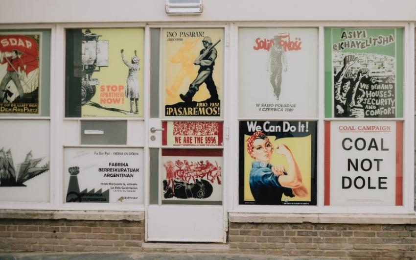 Top Benefits of Posters Printing for Business Promotion