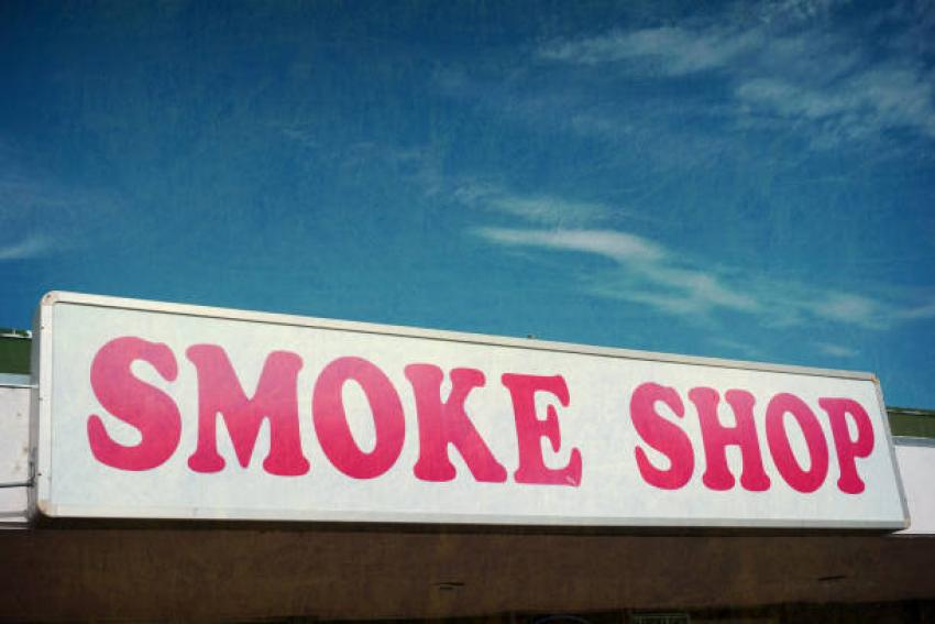 How to Choose a Smoke Shop With Safe, Legal Products
