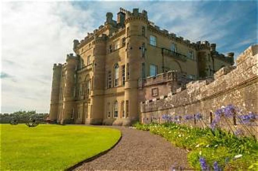 What Are Some Places to Stay in Scotland for a Family Holiday?