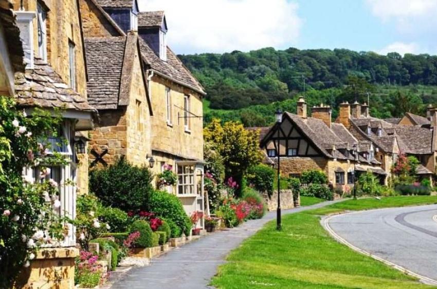 Why Are Cotswolds Tours Perfect for Exploring the English Countryside?