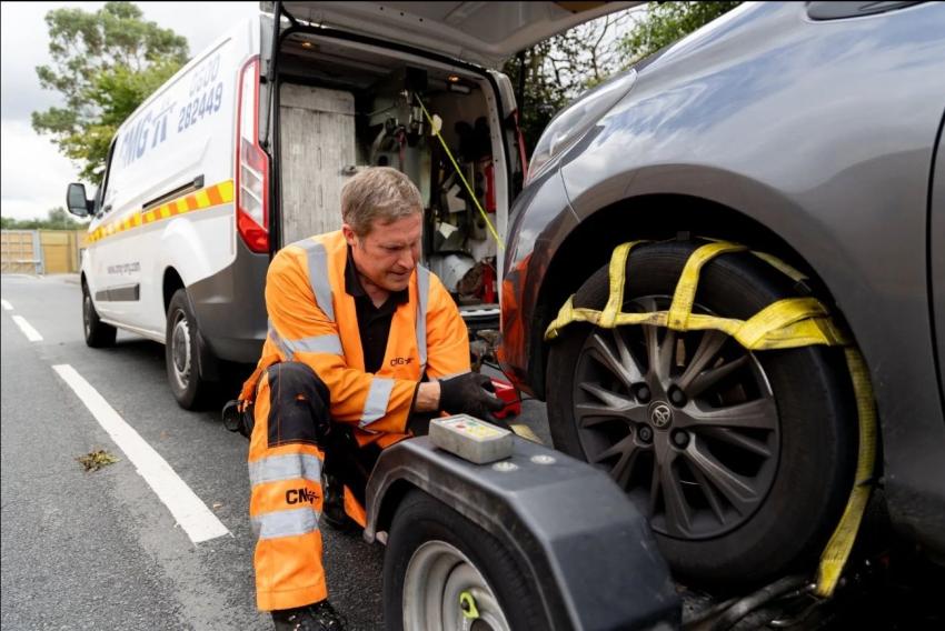 Why Emergency Vehicle Recovery Is Safer Than Towing a Car Yourself