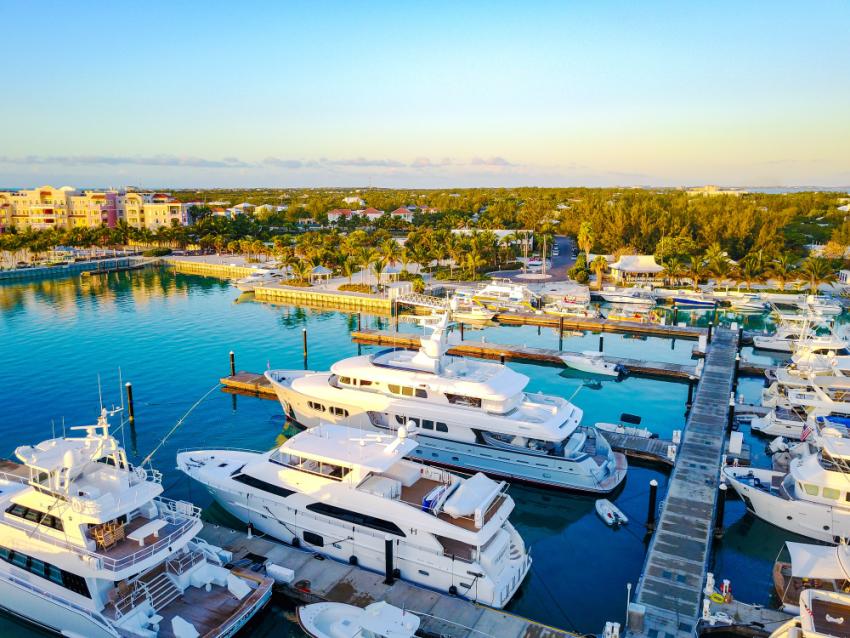 Why a Captained Boat Rental Is Ideal for Group Outings