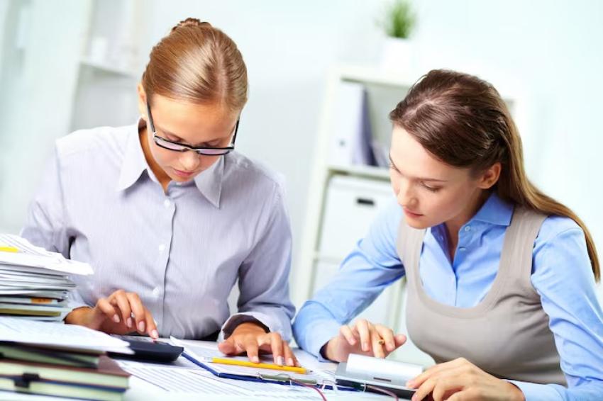What Are the Key Differences Between IFRS and US GAAP in a University Accounting Assignment?