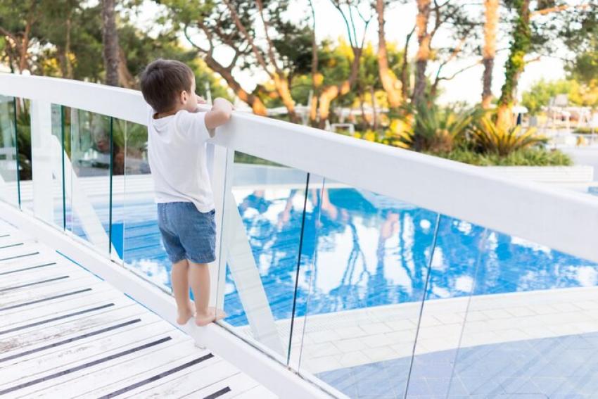 Custom Glass Pool Fence Panels: The Best Choice Around?